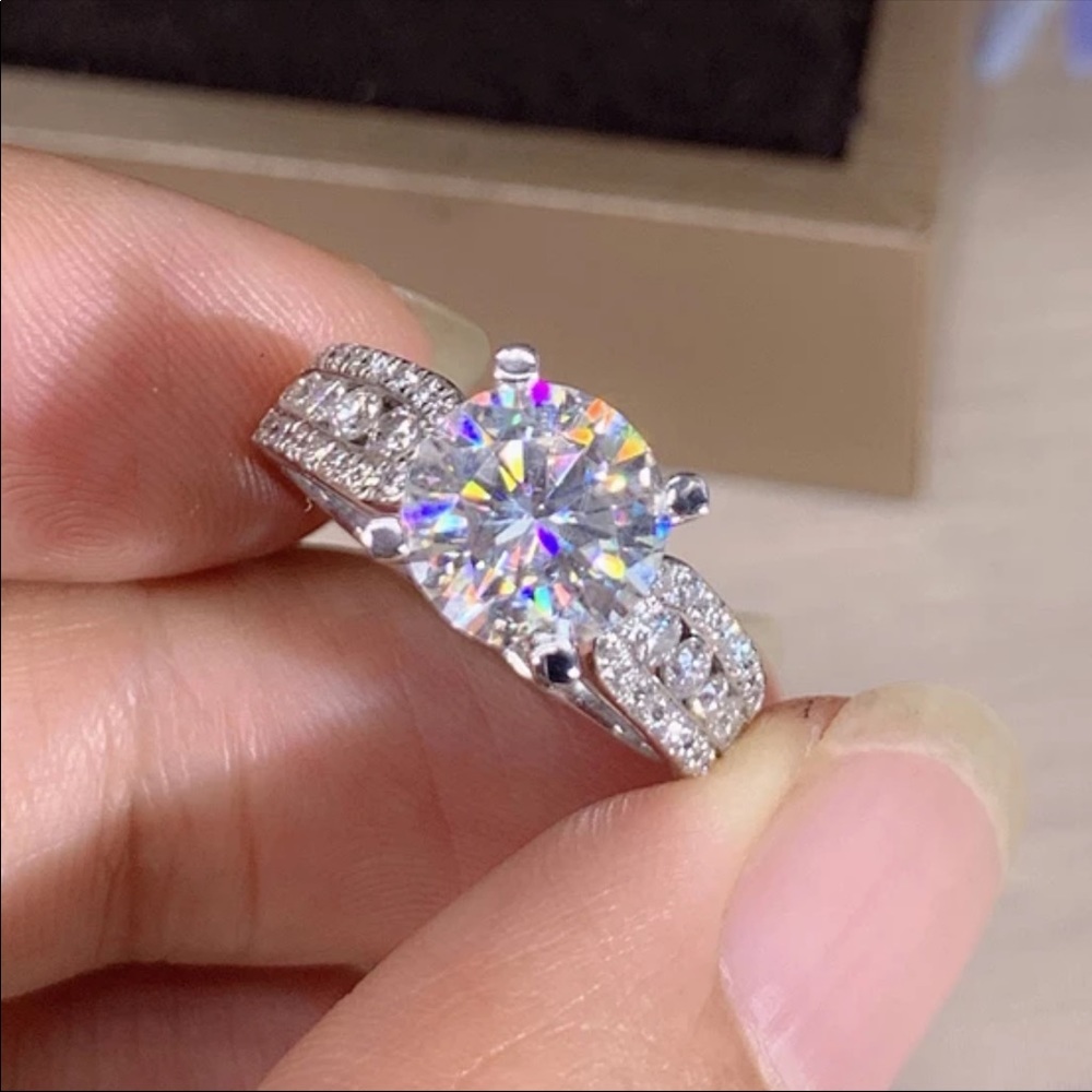 Luxury 925 Silver Beautiful Round Diamond Ring New - Picture 2 of 6